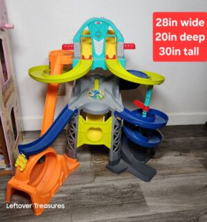 y28- Fisher-Price Little People Launch & Loop Raceway