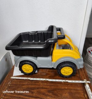 y30- American Plastic Toys Gigantic Dump Truck