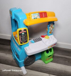 y32- Fisher-Price Laugh & Learn Servin' Up Fun Food Truck activity center - Image 4