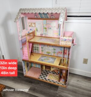 y34- KidKraft Annabelle wooden dollhouse featuring a working elevator - Image 1
