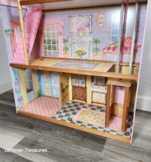 y34- KidKraft Annabelle wooden dollhouse featuring a working elevator - Image 3