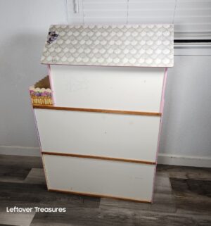 y34- KidKraft Annabelle wooden dollhouse featuring a working elevator - Image 4