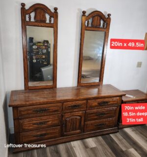 y36- 9 Drawer Dresser w/ 2 Mirros. Good Condition - Image 1