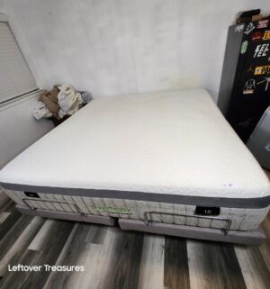 y37- Kingsdown Series 8000. King Mattress 76x80. Mattress ONLY. NO BASE. 1 Side is Plush, 1 Side is FIRM - Image 1