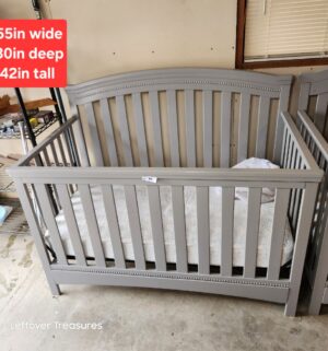 y44- Delta Children Emma 4-in-1 convertible crib - Image 1