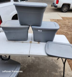 y50- Sterilite 10 Gal Totes