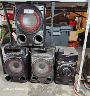y61- LG Stereo System. Powers on, Radio Plays - Image 1