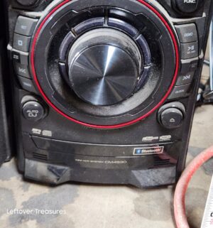 y61- LG Stereo System. Powers on, Radio Plays - Image 3