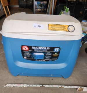 y69- Igloo Rolling Cooler. Very nice condition - Image 1