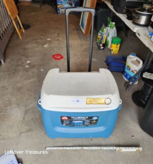 y69- Igloo Rolling Cooler. Very nice condition - Image 2