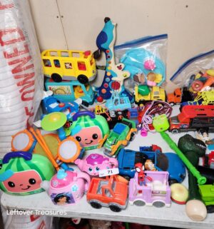 y71- large collection of newer childrens toys - Image 1