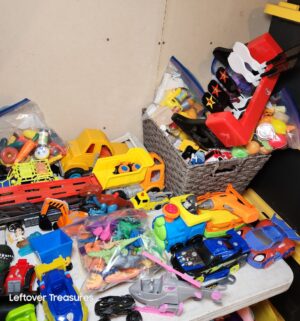 y71- large collection of newer childrens toys - Image 3