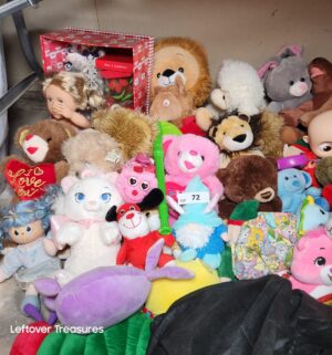 y72- Large collection of plush toys - Image 1