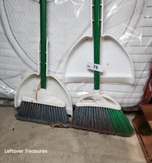 y73- 2 broom sets - Image 1