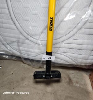 y74- Dewalt Schuffle Hoe - Image 1