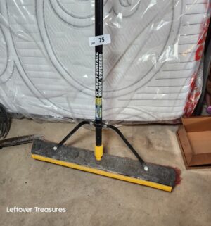 y75- 24 inch push broom - Image 1