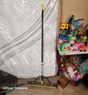 y75- 24 inch push broom - Image 3