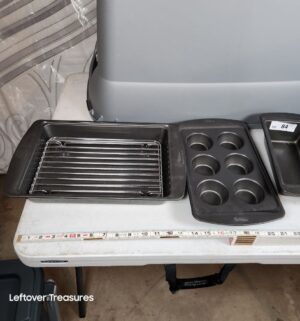 y84- newer wilton bakeware - Image 1
