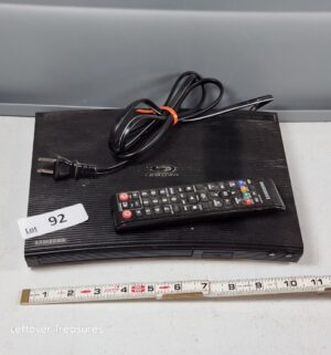 y92- Samsung blu-ray player w/ remote 2017 model