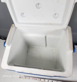 y106- Small Coleman Cooler - Image 3