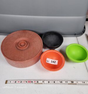 y142- Tortillas holder, salsa bowls - Image 1