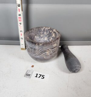 y175- stone mortar and pestle set - Image 1