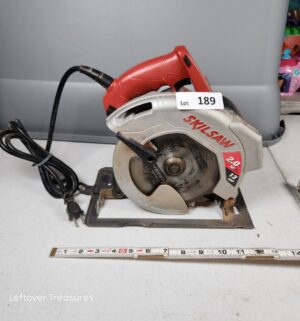 y189- Skilsaw 5681 w/ laser - Image 1