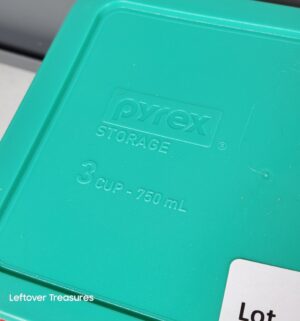 y192- Pyrex Covered Dish Set - Image 3