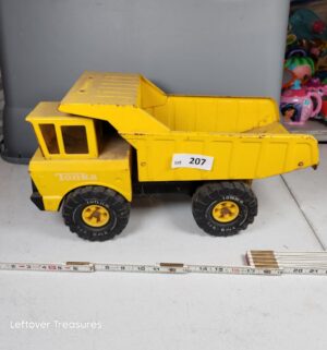y207- 1970s Mighty Tonka Dump Truck. Appears to be a No. 3900 - Image 1