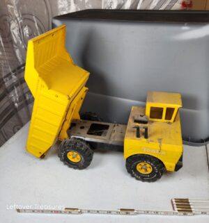 y207- 1970s Mighty Tonka Dump Truck. Appears to be a No. 3900 - Image 4
