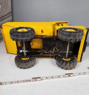 y207- 1970s Mighty Tonka Dump Truck. Appears to be a No. 3900 - Image 5