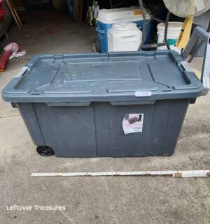 y215- Sterilite Industrial 40 Gal Rolling Storage w/ handle