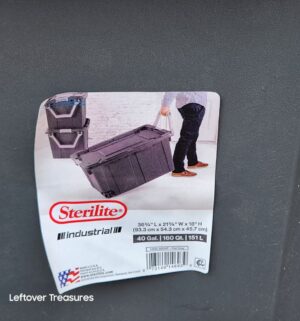 y218- Sterilite Industrial 40 Gal Rolling Storage w/ handle - Image 2