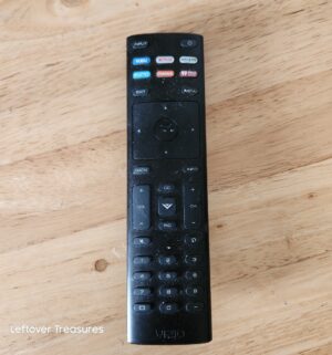 y231- Vizio 65 inch Smart TV w/ remote & Wall Mount. Loading Assistance is available - Image 3