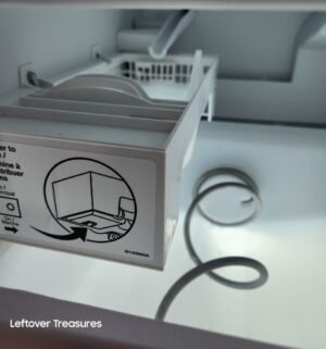 y236- 2021 Whirlpool side-by-side refrigerator in stainless steel. Ice maker was off. Water dispenser worked - Image 5
