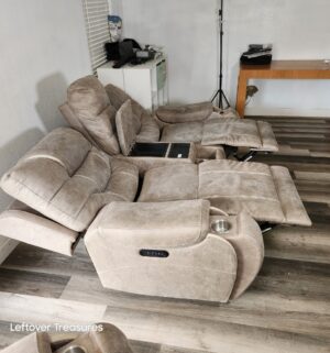 y238- Awesome 2020 Power Reclining Sofa. Excellent Condition. Slide Out Cup Holders, USB Port. Sold at MOR, Ashley Furn. - Image 4