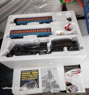 y247- Lionel G-Gauge The Polar Express Battery-Powered Train Set - Image 3