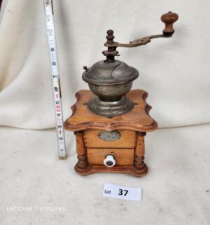 b37- Vintage Coffee Grinder. Beste Garantirte ware