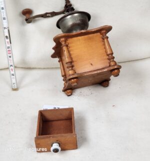 b37- Vintage Coffee Grinder. Beste Garantirte ware - Image 3