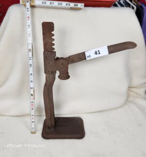 b41- vintage bottle capper