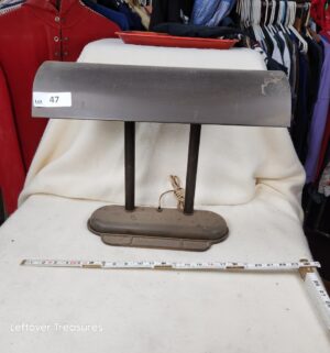 b47- vintage-style banker desk lamp