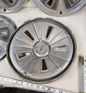 b48- set of four 14-inch original 1966 Ford Mustang Mag Style hubcaps - Image 3