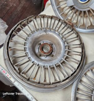 b49- 14-inch Ford wire spinner wheel covers, typically fitting 1963-1967 Mustang, Galaxie, or Falcon models - Image 4