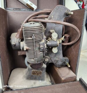 b57- Bell & Howell Filmo 8 Model 122-A 8mm film projector