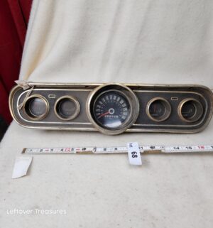 b68- 1966 Ford Mustang 5-gauge instrument cluster featuring a 140 MPH speedometer