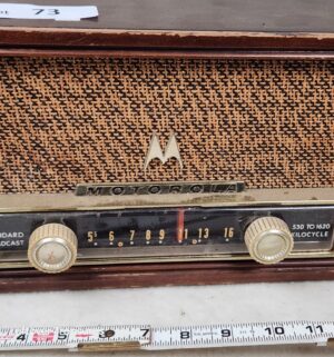 b73- Motorola Model 56W tube radio from 1955 - Image 3