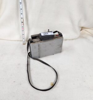 b100- Polaroid Automatic 210 Land Camera - Image 3