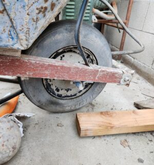 y7- Jackson Construction Wheelbarrow. Good tire - Image 3