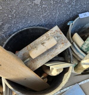 y15- 3 buckets of cement tools - Image 3