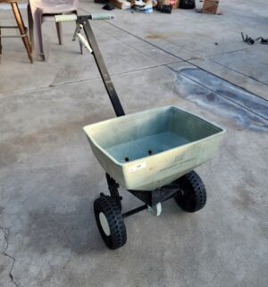 y18- EZ Broadcast Spreader